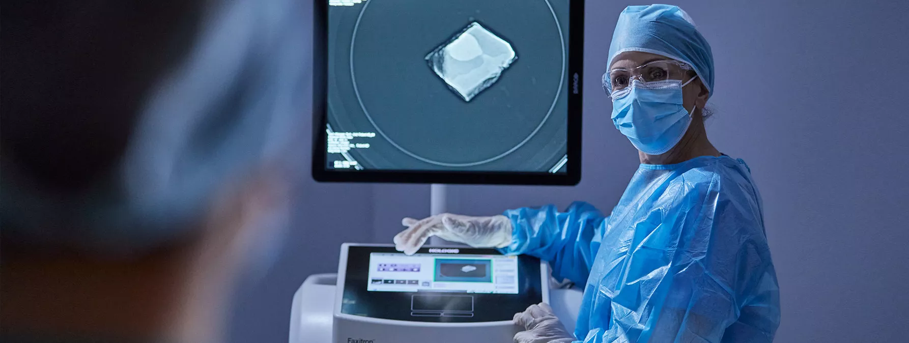 Faxitron® Trident® mit Arzt