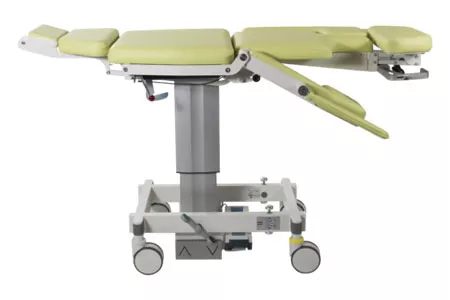 Medizinischer Stuhl auf weißem Hintergrund