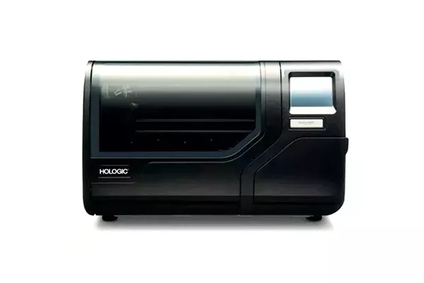 Hologic ThinPrep 5000 Prozessor vor weißem Hintergrund